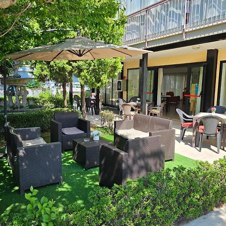 Hotel Paradiso Ріміні Екстер'єр фото