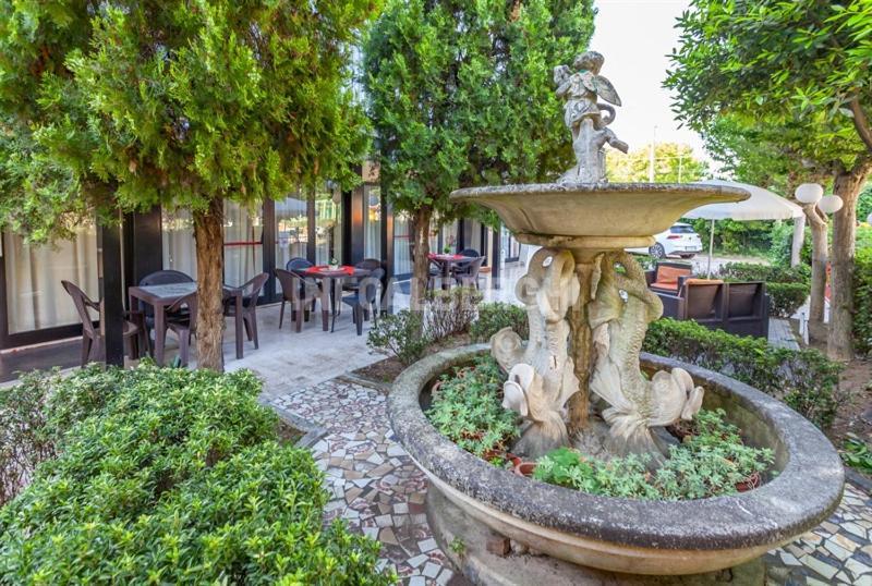 Hotel Paradiso Ріміні Екстер'єр фото