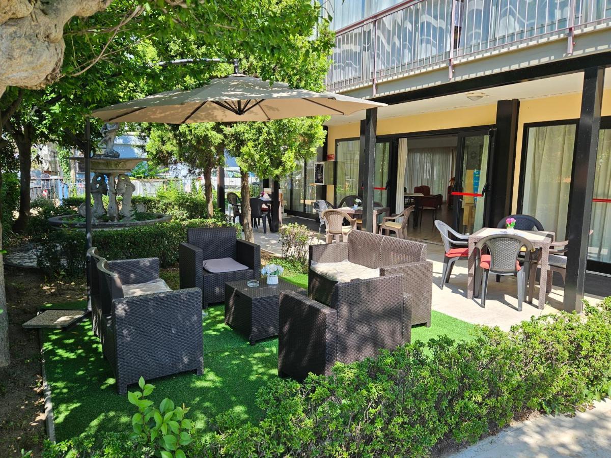Hotel Paradiso Ріміні Екстер'єр фото