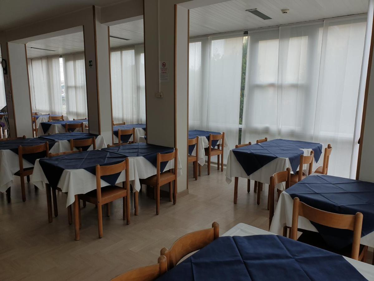 Hotel Paradiso Ріміні Екстер'єр фото